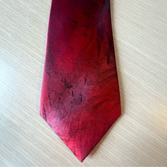 💕2/$30 💕Kenneth Cole Reaction 100% Silk Red Tie - Picture 3 of 6